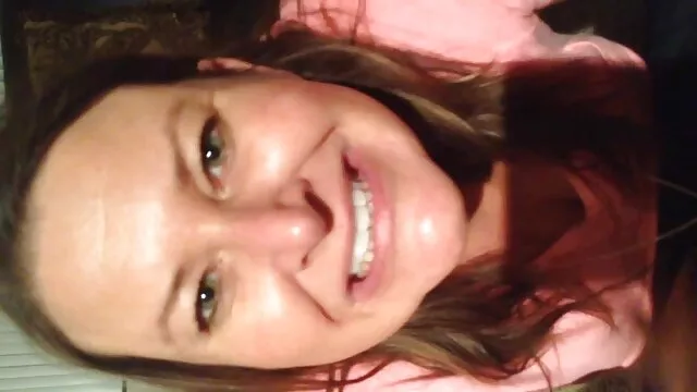Carrie Humanlyn აუზი არ არის, ღრმად პირში მაგრამ მისი ass მზად არის, 1080p.